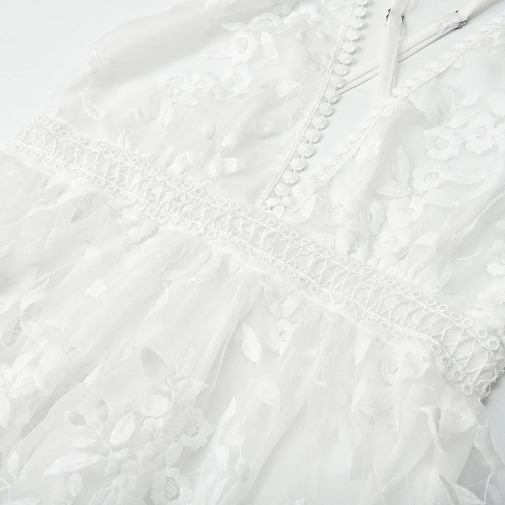Bellona – Elegant Floral Lace Dress