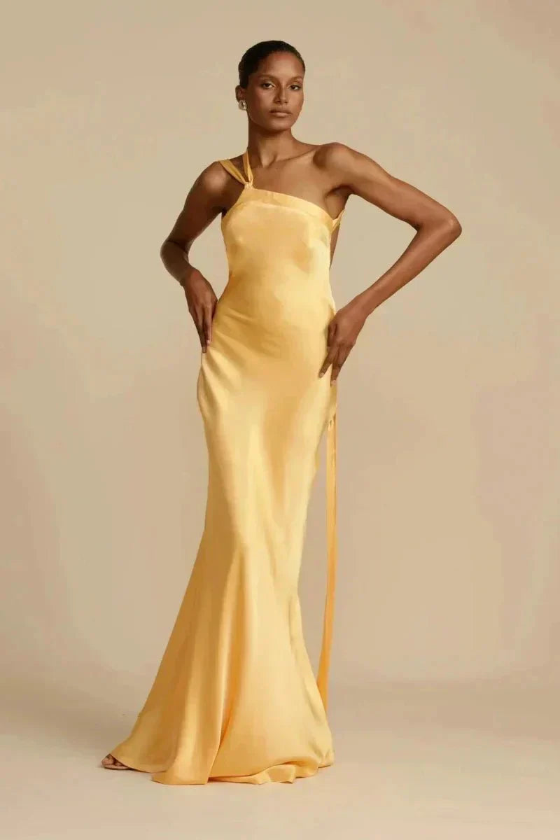 Maxine - Elegant One-shoulder Dress with Open Back and Slanted Neckline